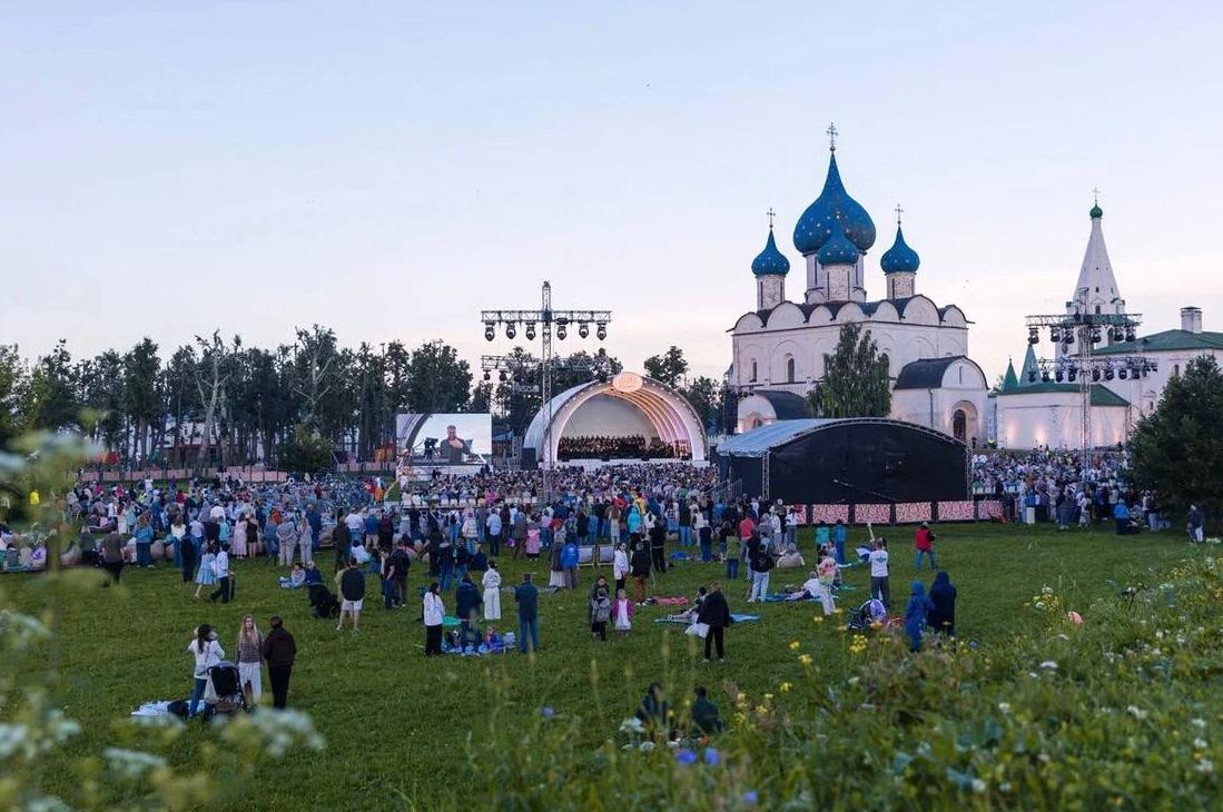 Классика под открытым небом: как фонд помощи «Русский Крест» объединил музыку и историю на фестивале Дениса Мацуева в Суздале