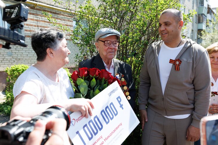 Ему 100 лет, и он прошёл путь от Москвы до Кёнигсберга: фонд помощи «Русский Крест» поздравил ветеранов с Днём Победы