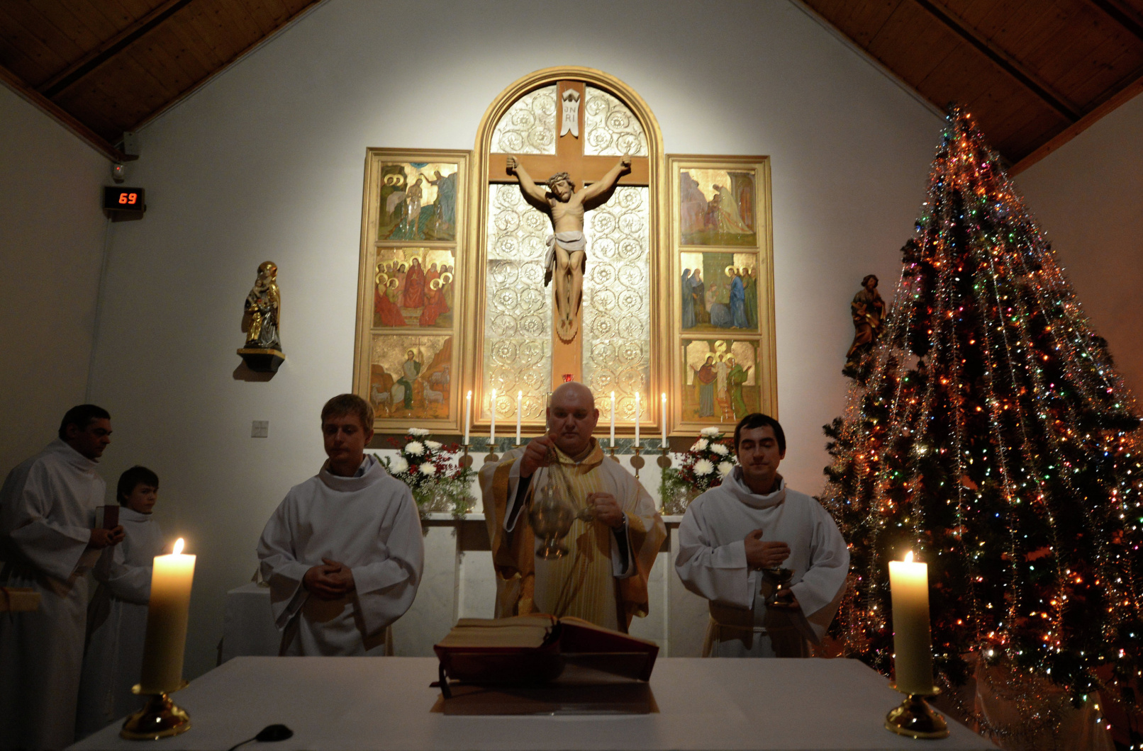Поздравляем католиков и протестантов с Рождеством Христовым!