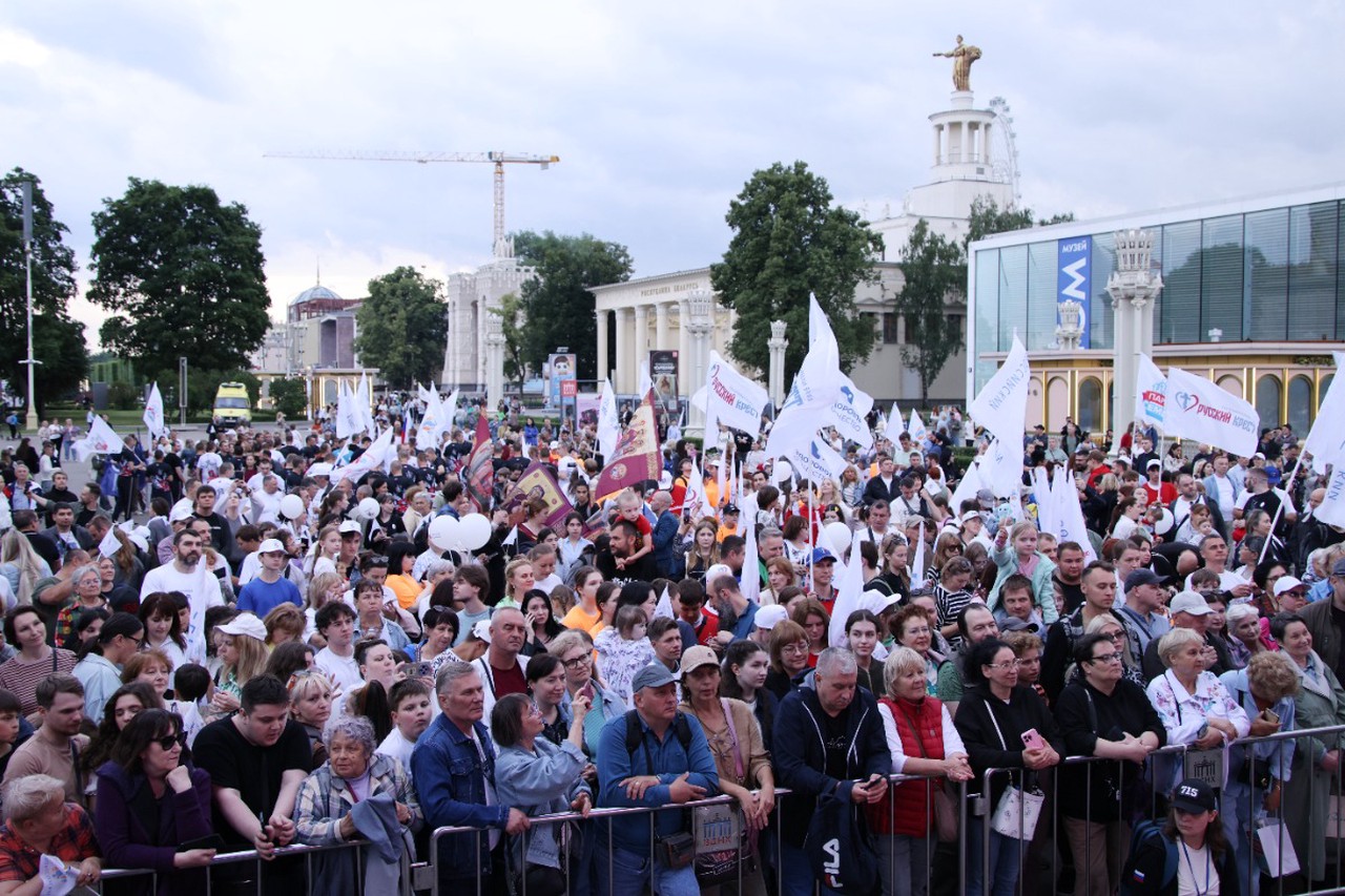 Россия – семья семей: Всероссийский Парад Семьи – 2026 собрал около полмиллиона участников по всей стране